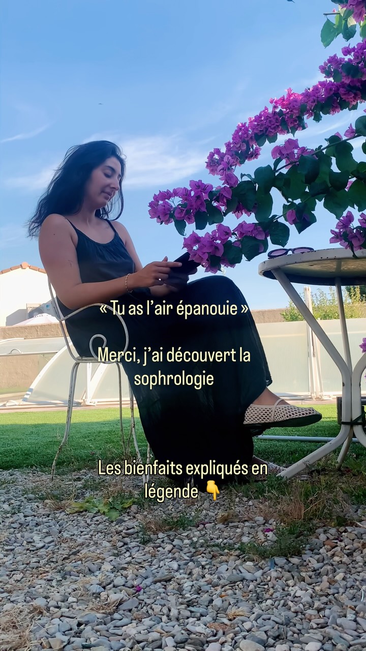 La sophrologie ce n’est pas de la magie c’est inspirée de la neuropsychiatrie mais ses bienfaits sont tellement appréciables qu’on peut croire que c’est magique
Liste des bienfaits (non exhaustive)
☀️Tu dors mieux, d’un sommeil plus profond
☀️Ton esprit et tes pensées se calment et sont plus positives
☀️Tes tensions dans le corps diminuent jusqu’à ne plus te gêner (dos, épaules, mâchoires)
☀️Tu retrouves la confiance presque comme si elle n’avait jamais disparue mais qu’elle était juste enfouie sous des couches et pareil avec ton estime de toi
☀️Tu arrives à mieux accueillir tes émotions, sans les subir
☀️Tu sais dorénavant prendre du recul face aux imprévus, aux situations déplaisantes
☀️Tu renoues avec ton corps
☀️Tu retrouves de l’énergie au quotidien (en te disant c’est presque trop facile)
☀️Tu te sens plus légère comme un poids qui s’enlève et tu te sens moins submergée
☀️Et tu arrives à mieux savourer l’instant présentEt toi, lequel de ces bienfaits te ferait le plus grand bien en ce moment ? 👇
Si tu veux qu’on travaille ensemble pour en retrouver certains, le lien est dans ma bio.
Ou va voir sur typhaine-debot-sophrologie.fr#sophrologie #sophrologue #calme #confianceensoi #sommeil
